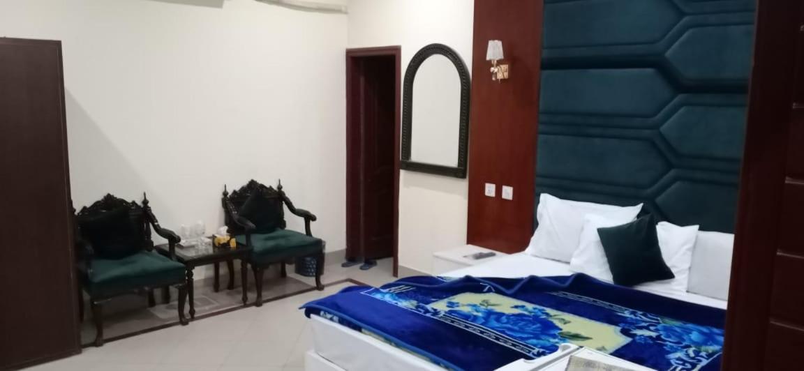 Hotel Pak Continental Multan Ngoại thất bức ảnh