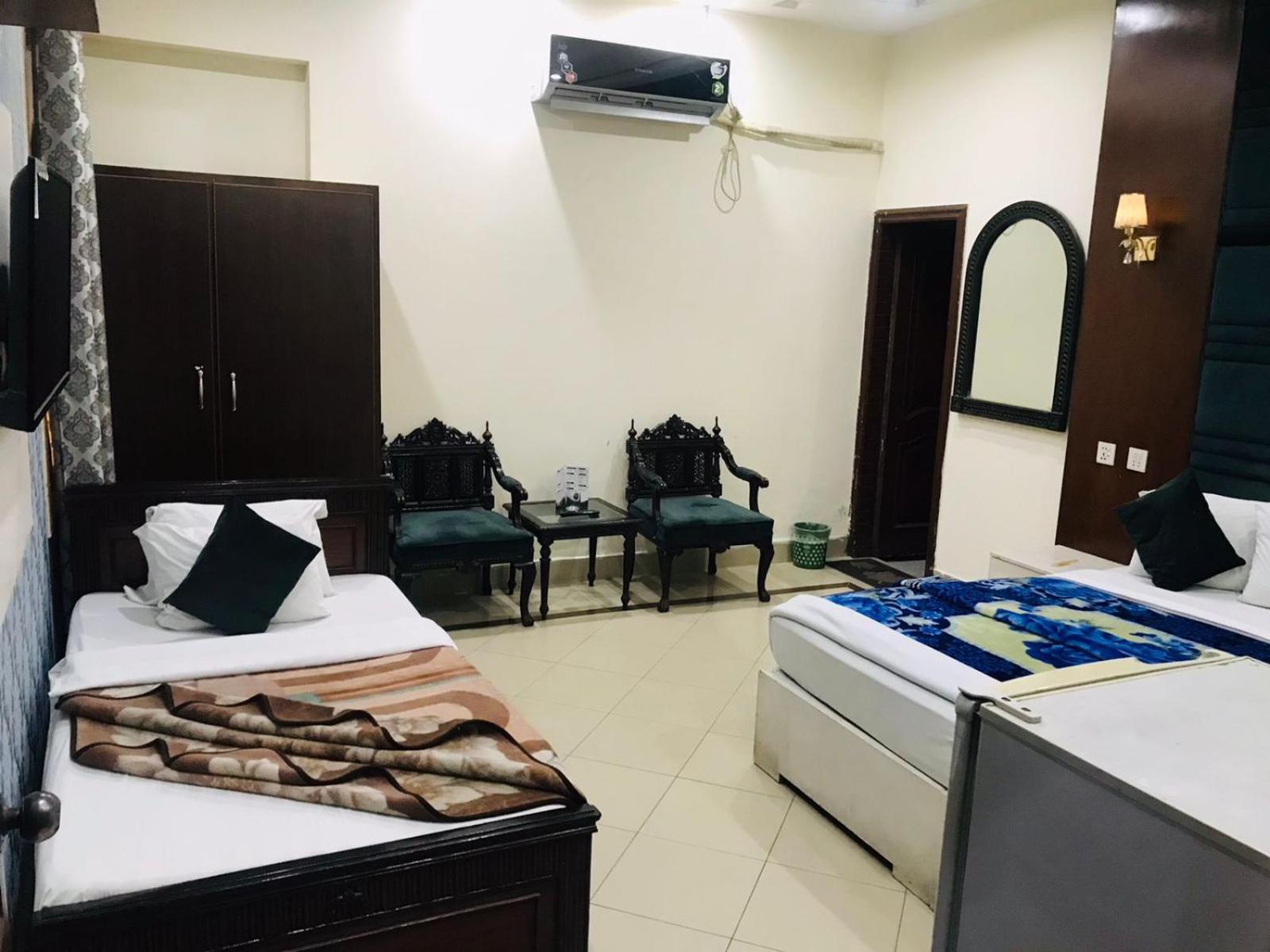 Hotel Pak Continental Multan Ngoại thất bức ảnh