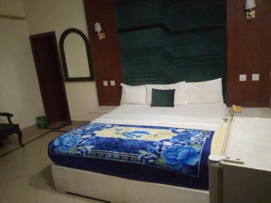 Hotel Pak Continental Multan Ngoại thất bức ảnh