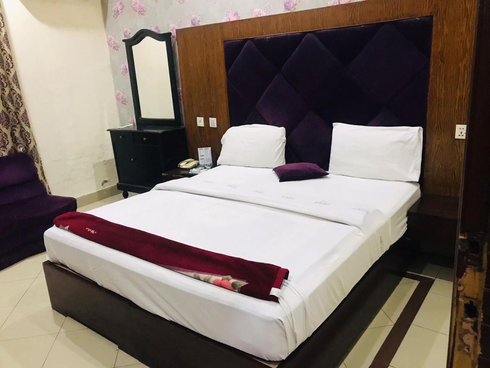 Hotel Pak Continental Multan Ngoại thất bức ảnh