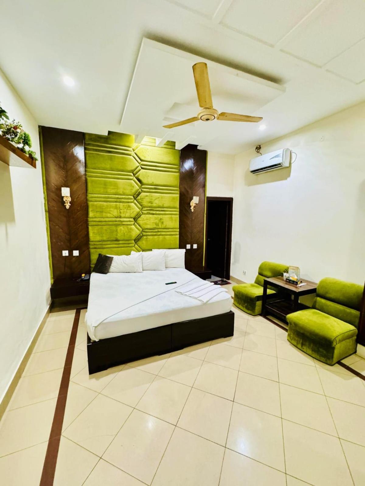 Hotel Pak Continental Multan Ngoại thất bức ảnh