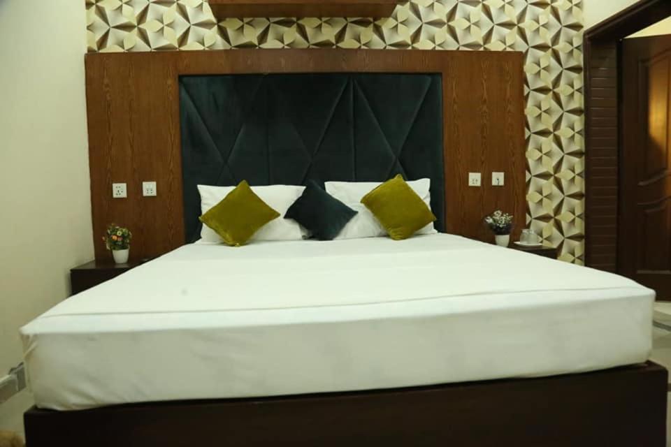 Hotel Pak Continental Multan Ngoại thất bức ảnh